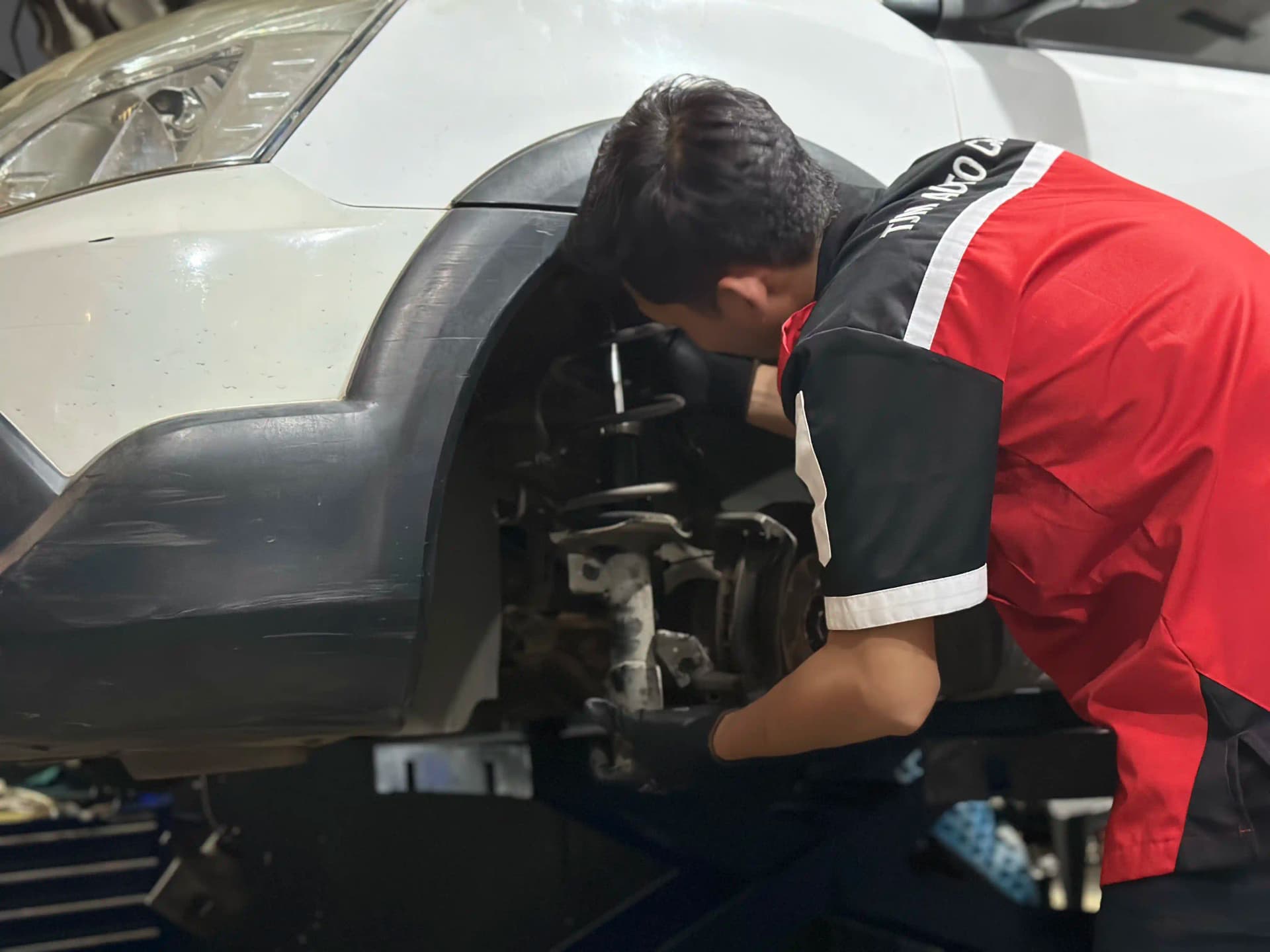 Inspeksi undercarriage dan sistem pengereman