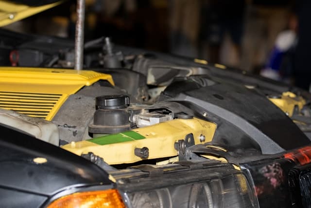 Ciri-Ciri Shockbreaker Mobil Rusak dan Cara Mengatasinya
