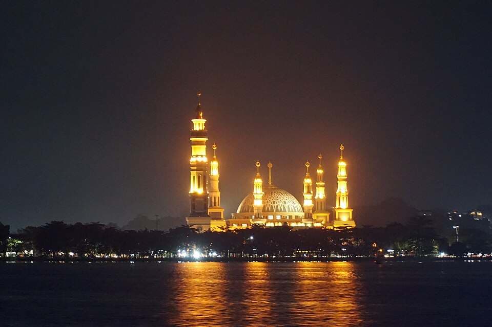 Masjid Islamic Center view di malam hari