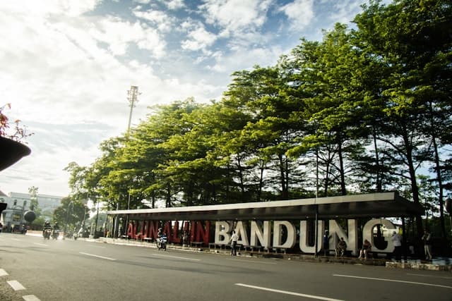 8 Rekomendasi Bengkel Mobil di Bandung, Terbaik dan Terpercaya
