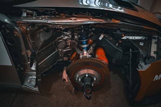Perbedaan Coilover dan Shockbreaker yang Wajib Dipahami Sebelum Upgrade Suspensi Mobil
