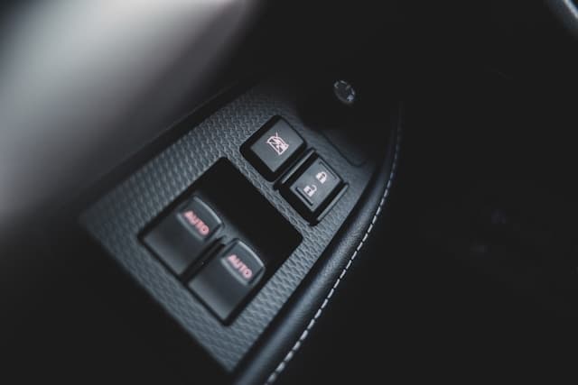 erik-mclean-dAPiiwmrdps-unsplash