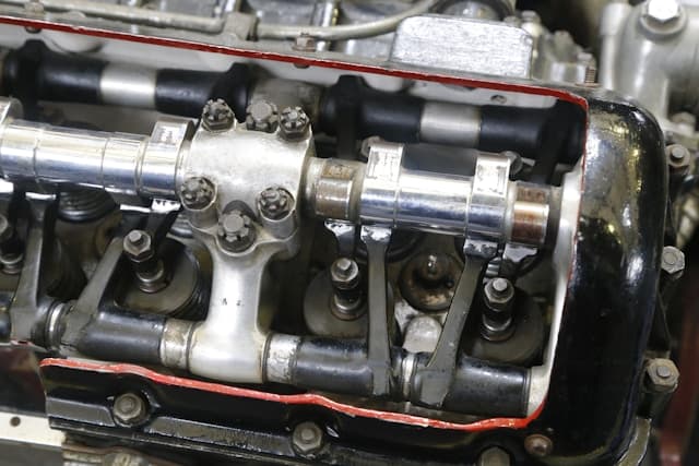 Perbedaan Crankshaft dan Camshaft pada Mesin Mobil, Jangan Sampai Tertukar!