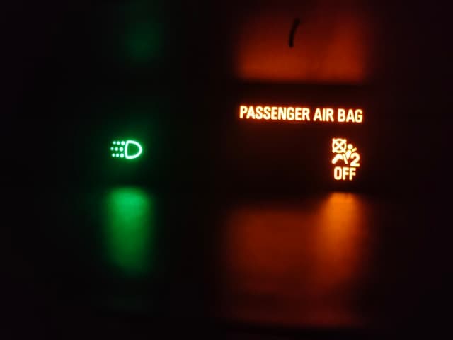 6 Penyebab Lampu Indikator Airbag Menyala Beserta Cara Mengatasinya