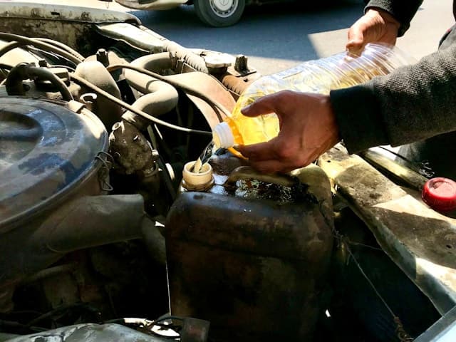 Ganti Oli Mobil Berapa Km? Ini Patokan Ideal Berdasarkan Jenis Oli dan Kondisi Kendaraan